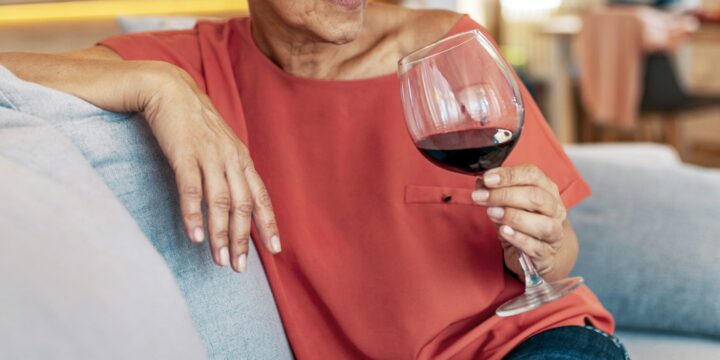 Drinking Moderate Amounts of Alcohol Linked to Cognitive Decline
