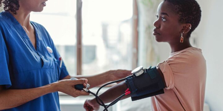 High Blood Pressure in Early Adulthood Tied to Middle-Aged Brain Dysfunction