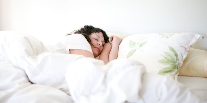 Sleeping 1 Extra Hour Linked to Eating 270 Fewer Daily Calories, Study Shows