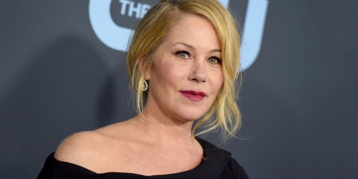 Christina Applegate Reveals Multiple Sclerosis Diagnosis on Twitter